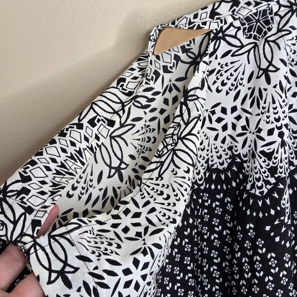 Jessica Simpson | Black White Maternity Wrap Dress with Split Sleeves Size Large - Picture 5 of 7